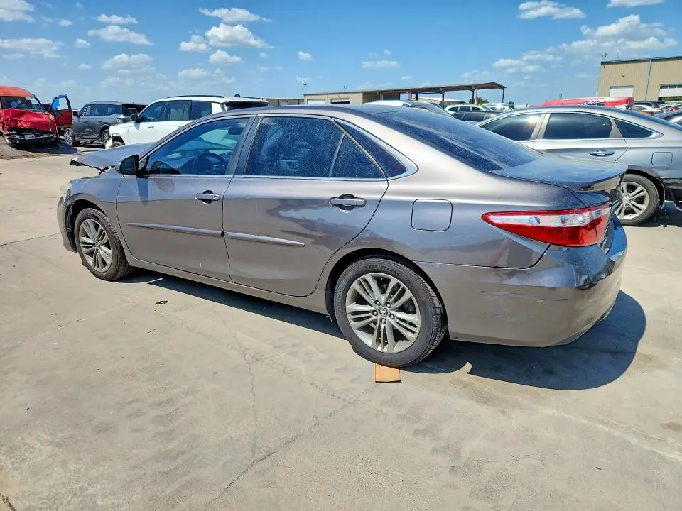 2016 TOYOTA CAMRY SE  