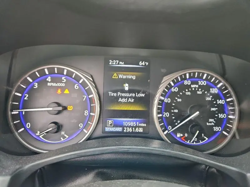 2018 INFINITI Q60 LUXE 300  