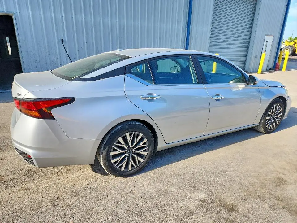 2023 NISSAN ALTIMA SV  