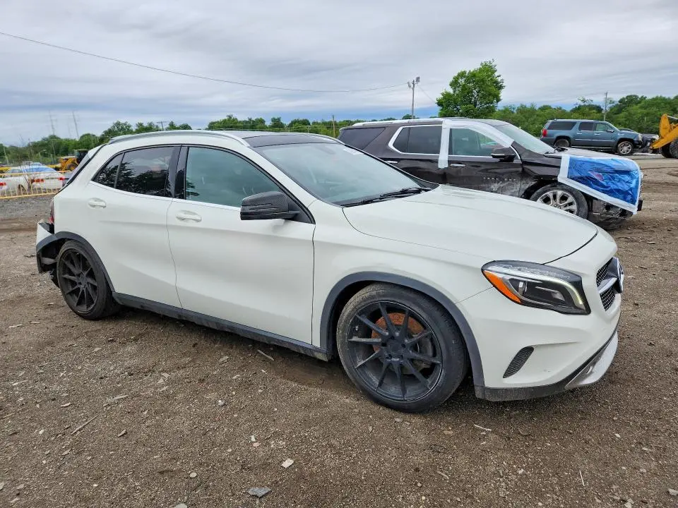 2015 MERCEDES-BENZ GLA 250 4MATIC  