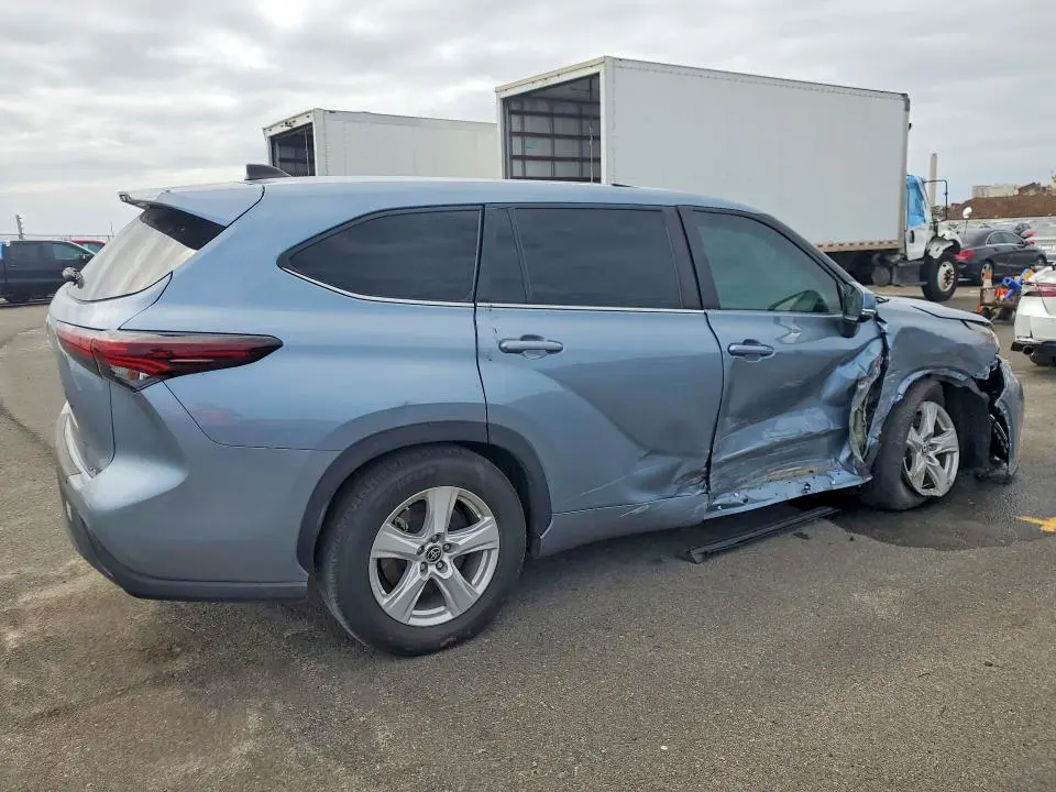 2024 TOYOTA HIGHLANDER LE  