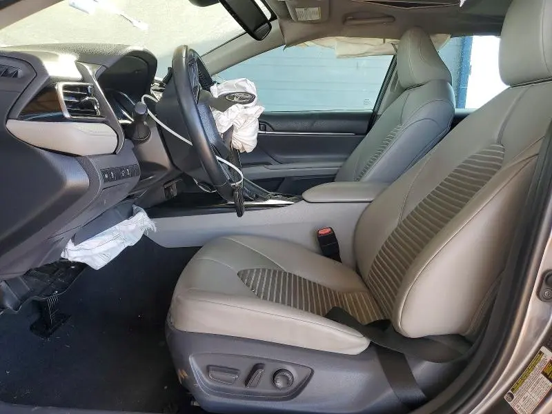 2019 TOYOTA CAMRY SE  