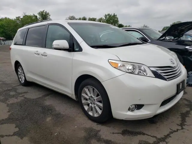 2013 TOYOTA SIENNA XLE  