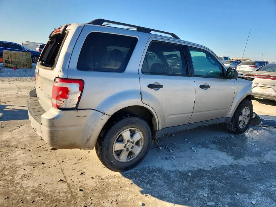 2011 FORD ESCAPE XLT  