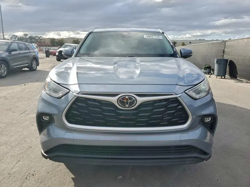 2021 TOYOTA HIGHLANDER LE  