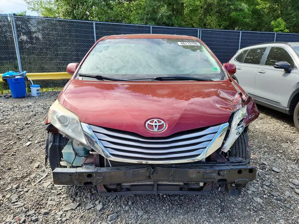 2015 TOYOTA SIENNA XLE 8-PASSENGER  