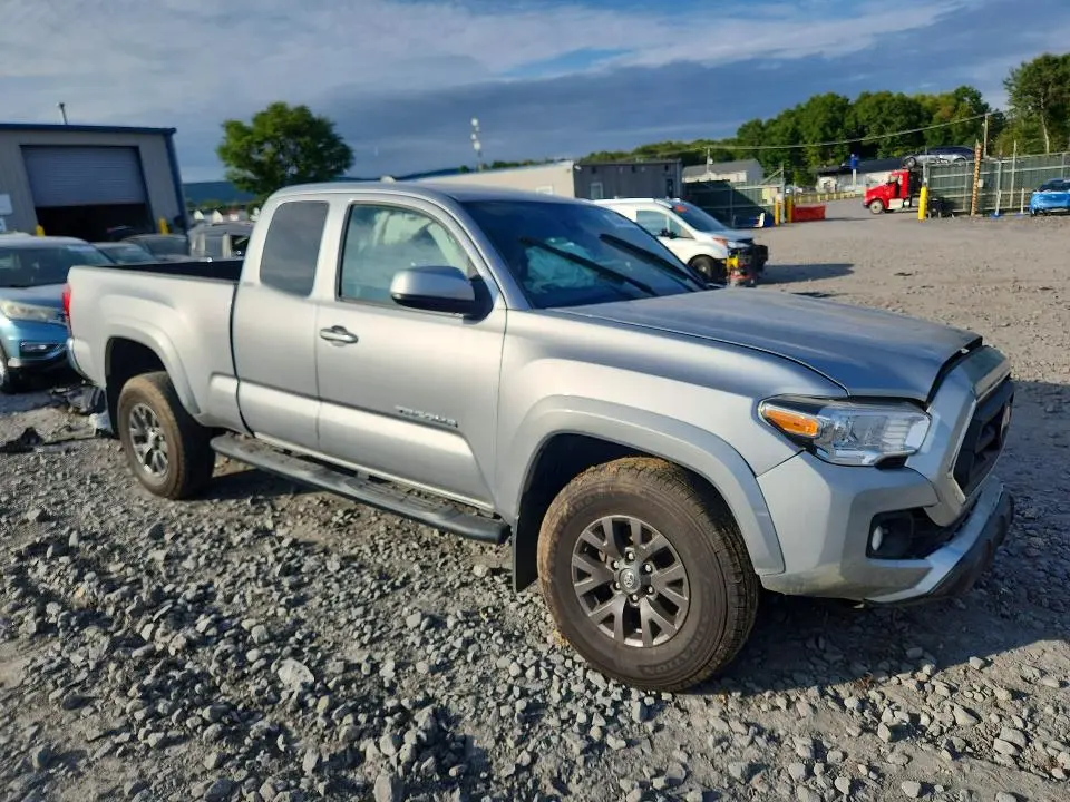 2022 TOYOTA TACOMA SR5  