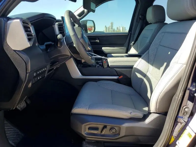 2025 TOYOTA TUNDRA CREWMAX LIMITED  