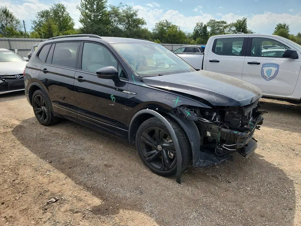 2023 VOLKSWAGEN TIGUAN SE R-LINE BLACK  
