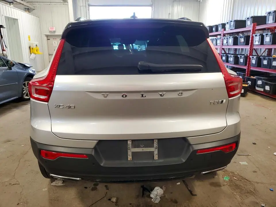 2019 VOLVO XC40 T5 R-DESIGN  