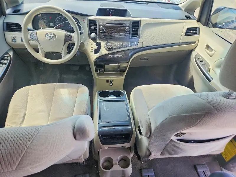2013 TOYOTA SIENNA LE  