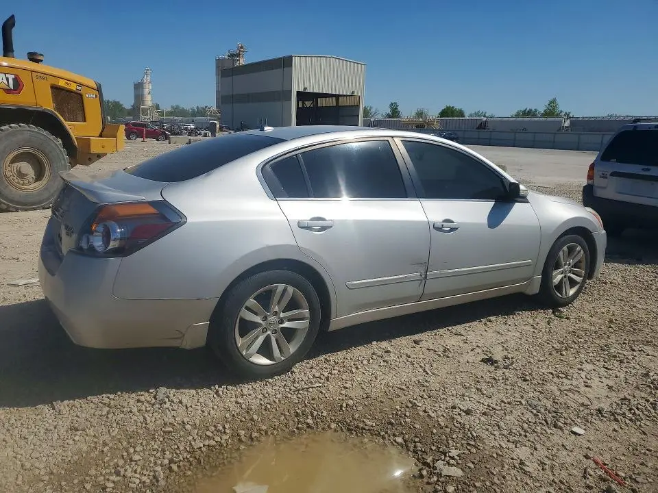 2011 NISSAN ALTIMA SR  