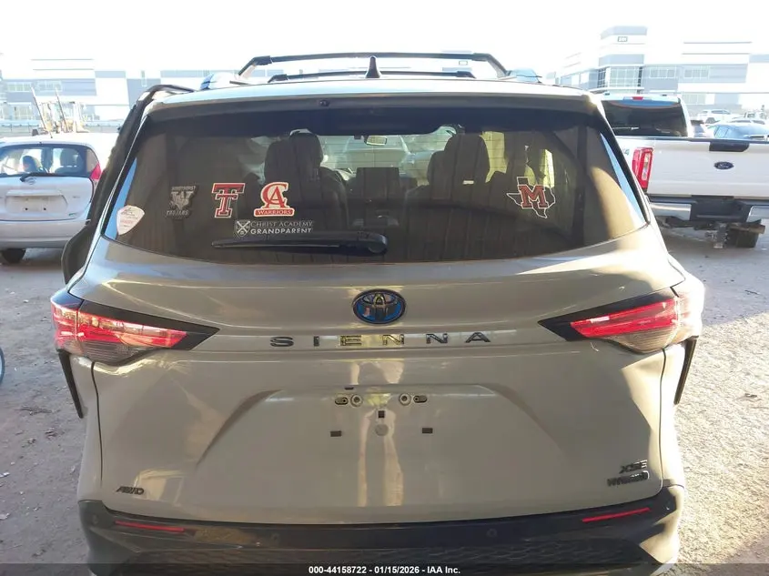 2024 TOYOTA SIENNA XSE