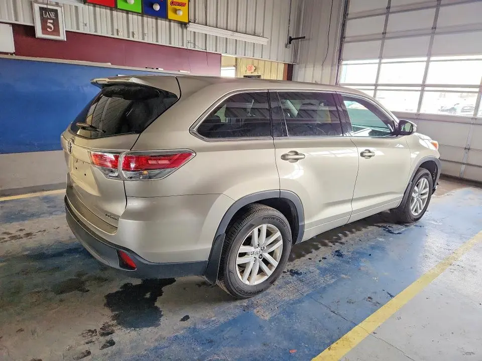 2015 TOYOTA HIGHLANDER LE  