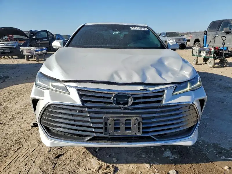 2019 TOYOTA AVALON XLE  