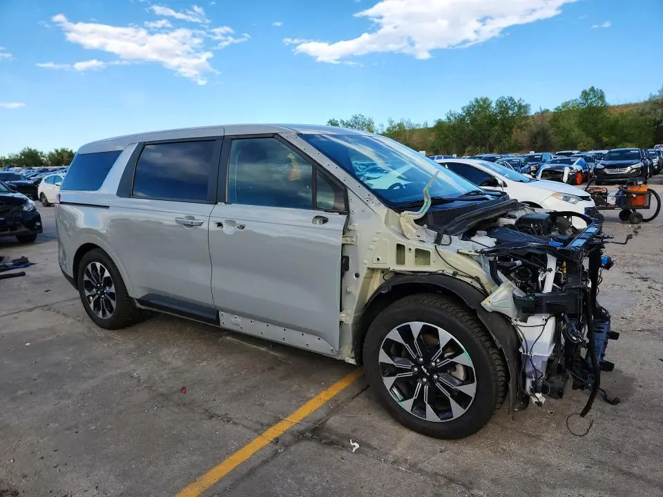 2024 KIA CARNIVAL EX  