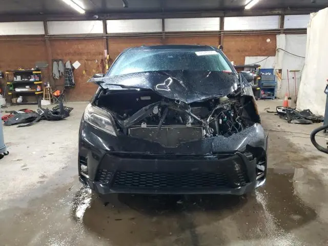2019 TOYOTA SIENNA SE  