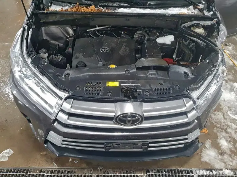 2017 TOYOTA HIGHLANDER LE  