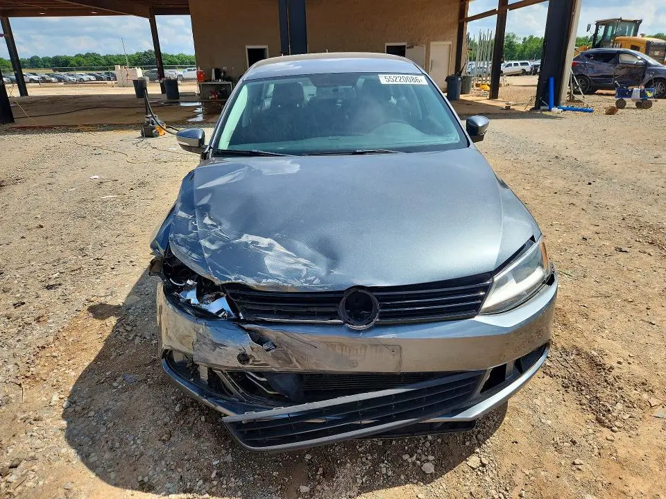 2011 VOLKSWAGEN JETTA SE  