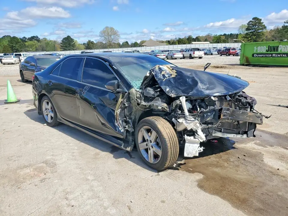 2014 TOYOTA CAMRY SE  