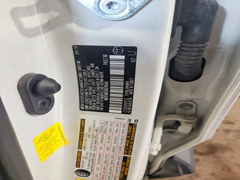 2019 TOYOTA C-HR XLE  