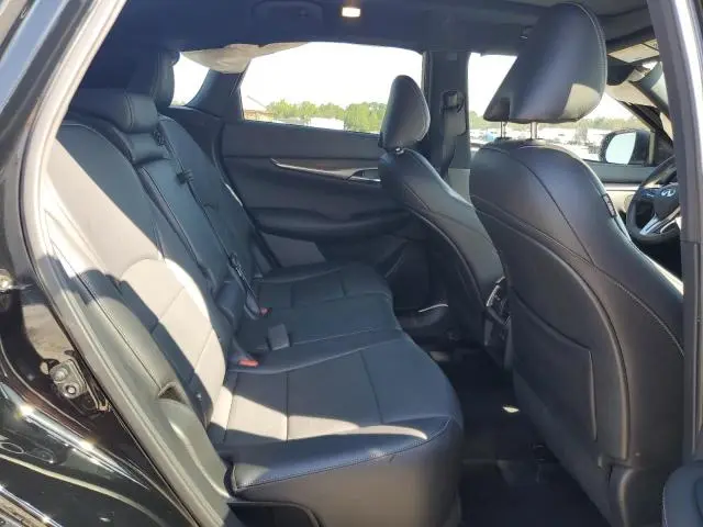 2022 INFINITI QX50 LUXE  