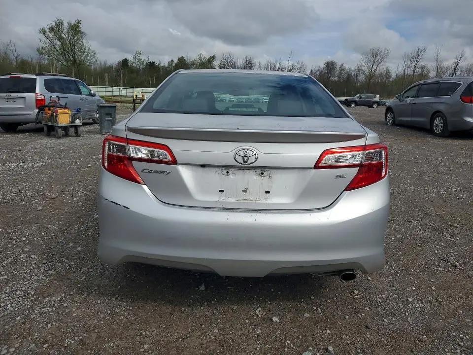 2014 TOYOTA CAMRY SE  