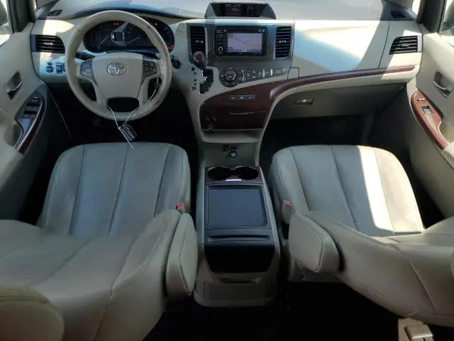 2014 TOYOTA SIENNA XLE  
