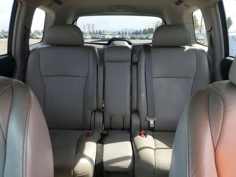 2010 TOYOTA HIGHLANDER SE  