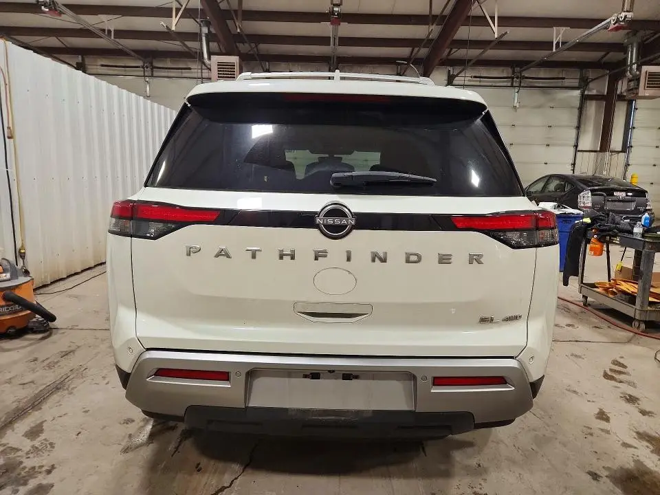 2024 NISSAN PATHFINDER SL  