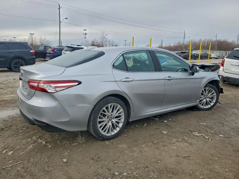 2020 TOYOTA CAMRY XLE  