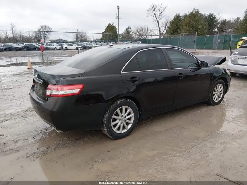 2011 TOYOTA CAMRY XLE V6