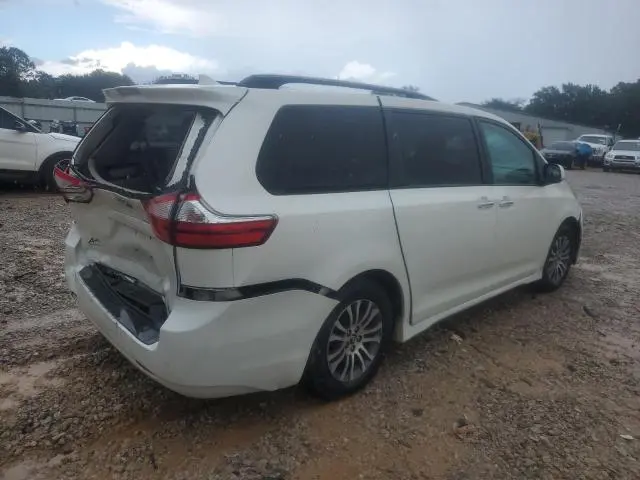 2019 TOYOTA SIENNA XLE  