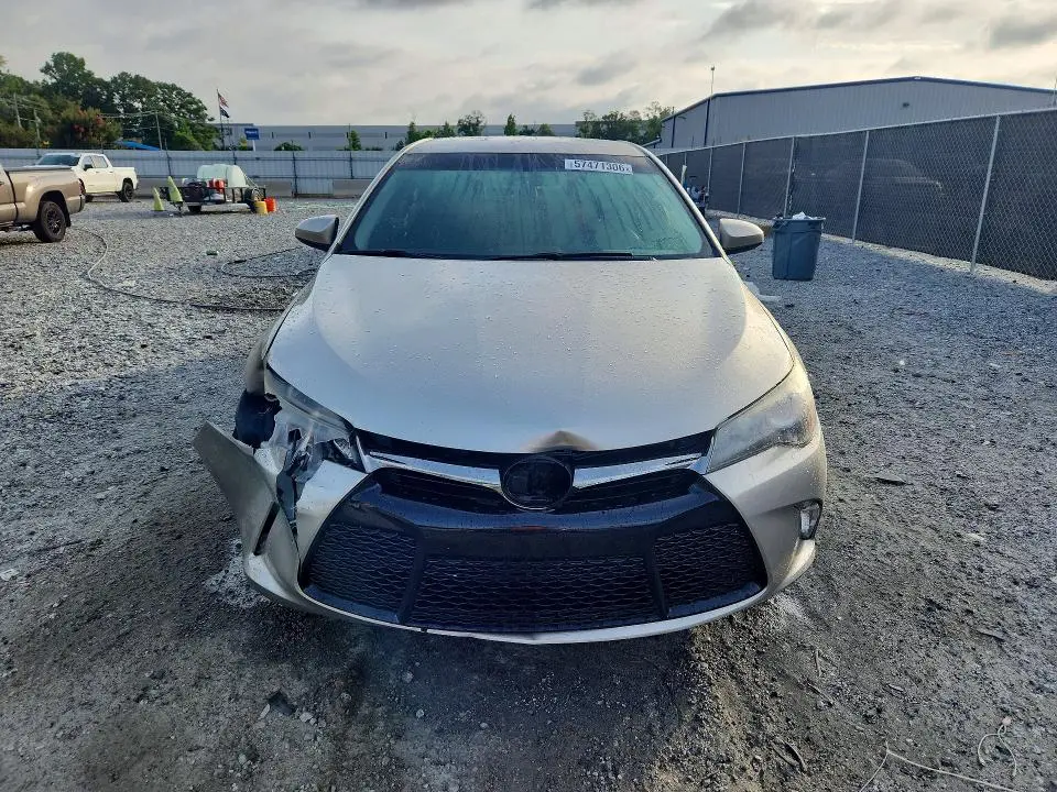 2015 TOYOTA CAMRY SE  