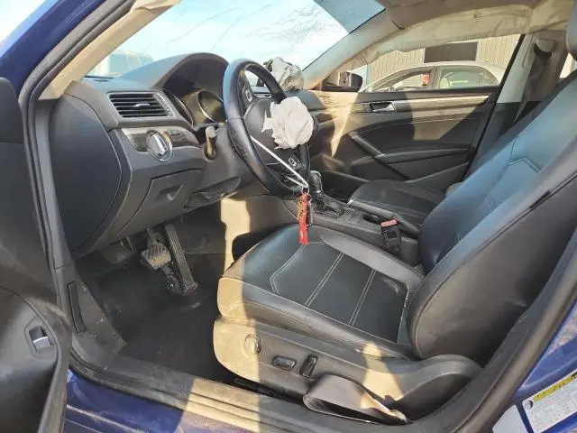 2016 VOLKSWAGEN PASSAT SE  