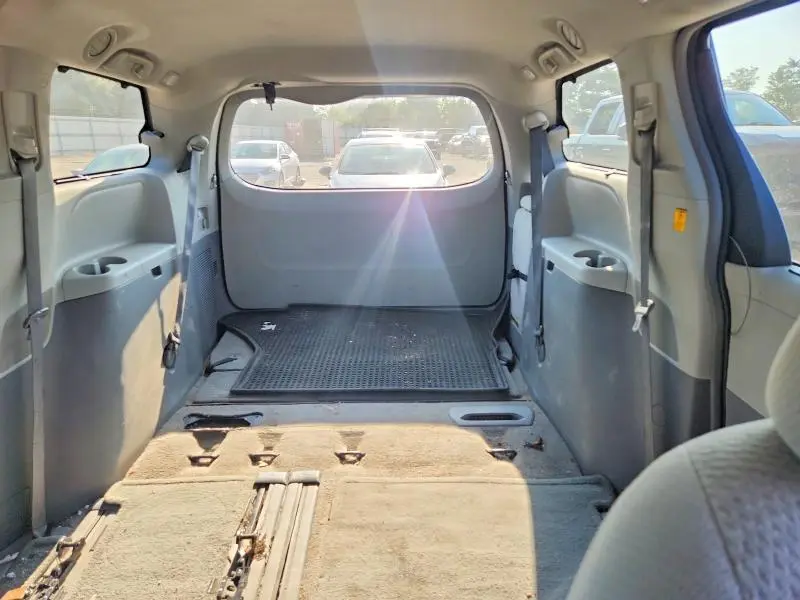 2011 TOYOTA SIENNA LE  