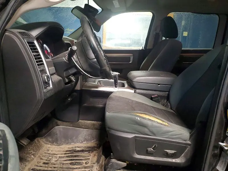 2016 RAM 1500 SLT  