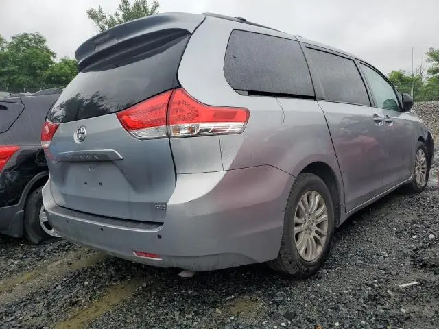 2011 TOYOTA SIENNA XLE  