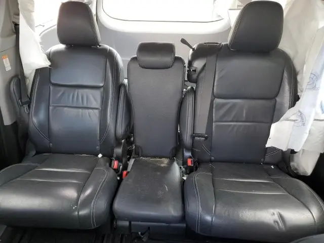 2019 TOYOTA SIENNA SE  