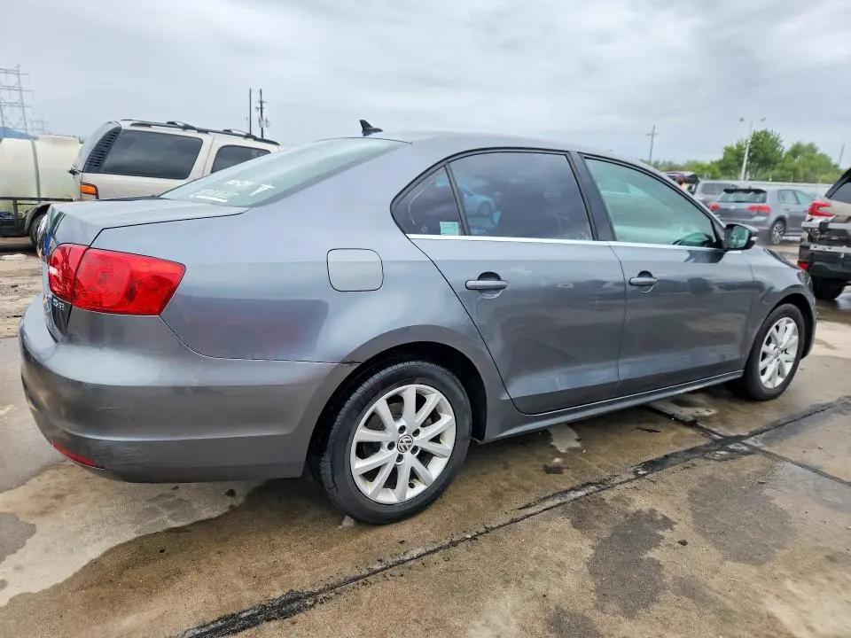 2013 VOLKSWAGEN JETTA SE  