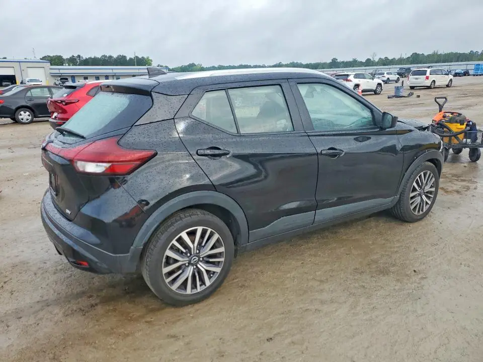 2022 NISSAN KICKS SV  