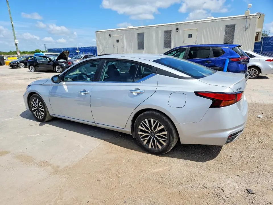 2025 NISSAN ALTIMA SV  