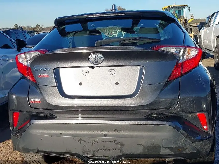 2022 TOYOTA C-HR XLE