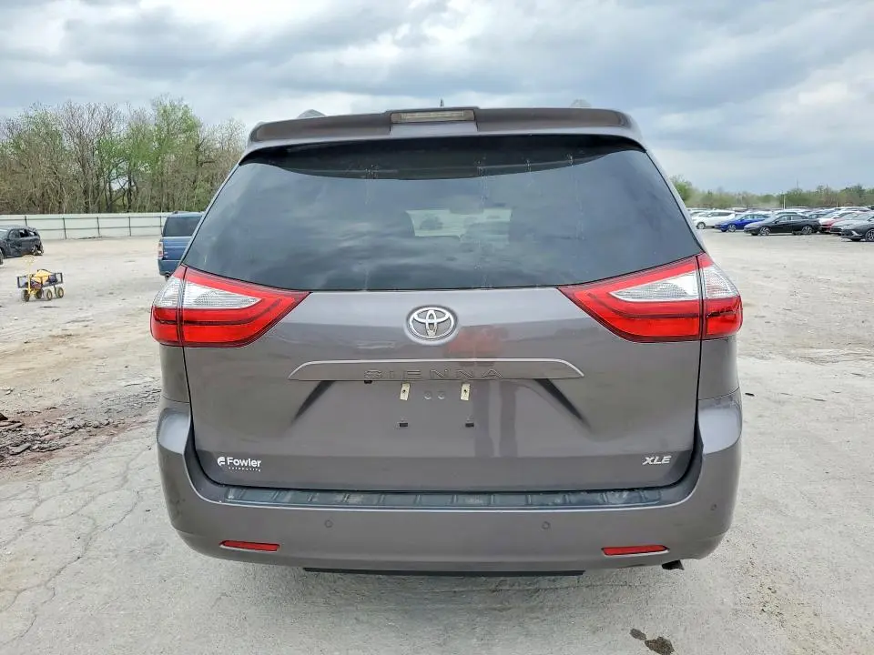 2019 TOYOTA SIENNA XLE PREMIUM 8-PASSENGER  