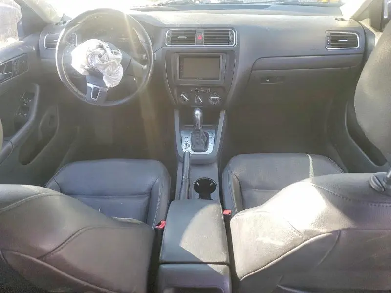 2011 VOLKSWAGEN JETTA SE  