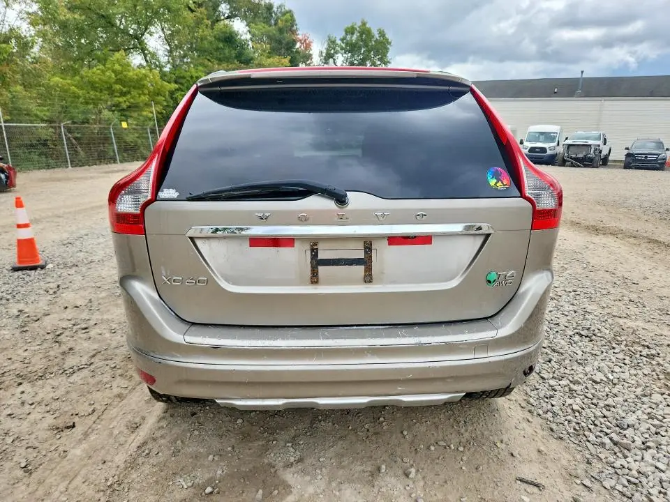 2015 VOLVO XC60 T6 PREMIER+  