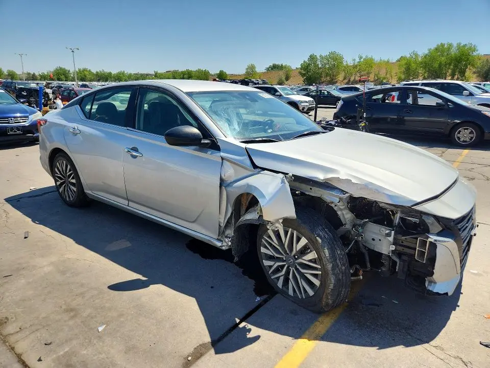 2024 NISSAN ALTIMA SV  