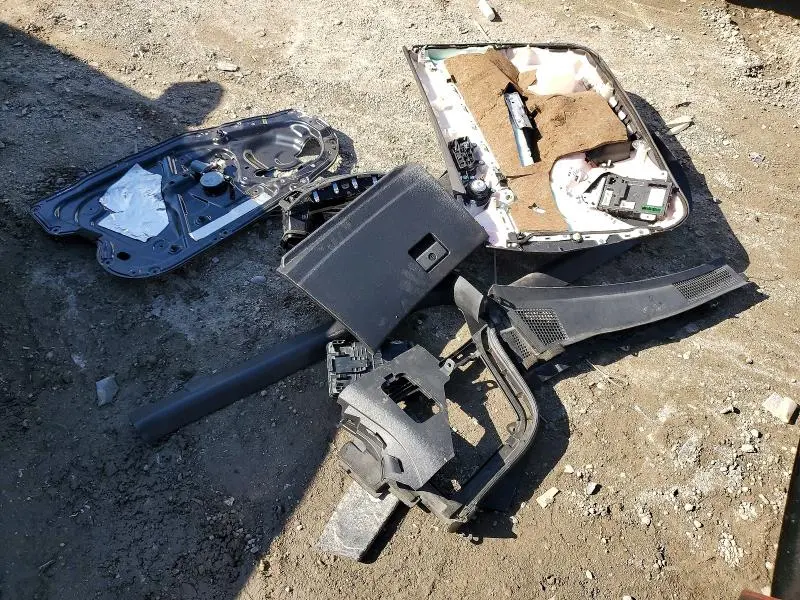 2011 INFINITI G37 BASE  