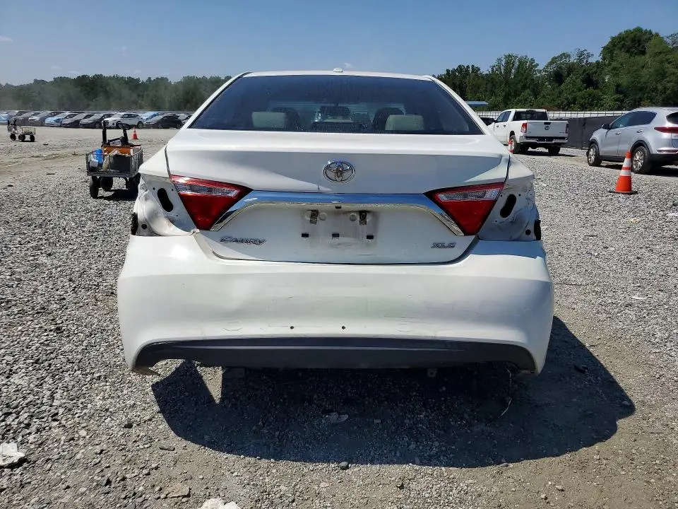 2015 TOYOTA CAMRY XLE  