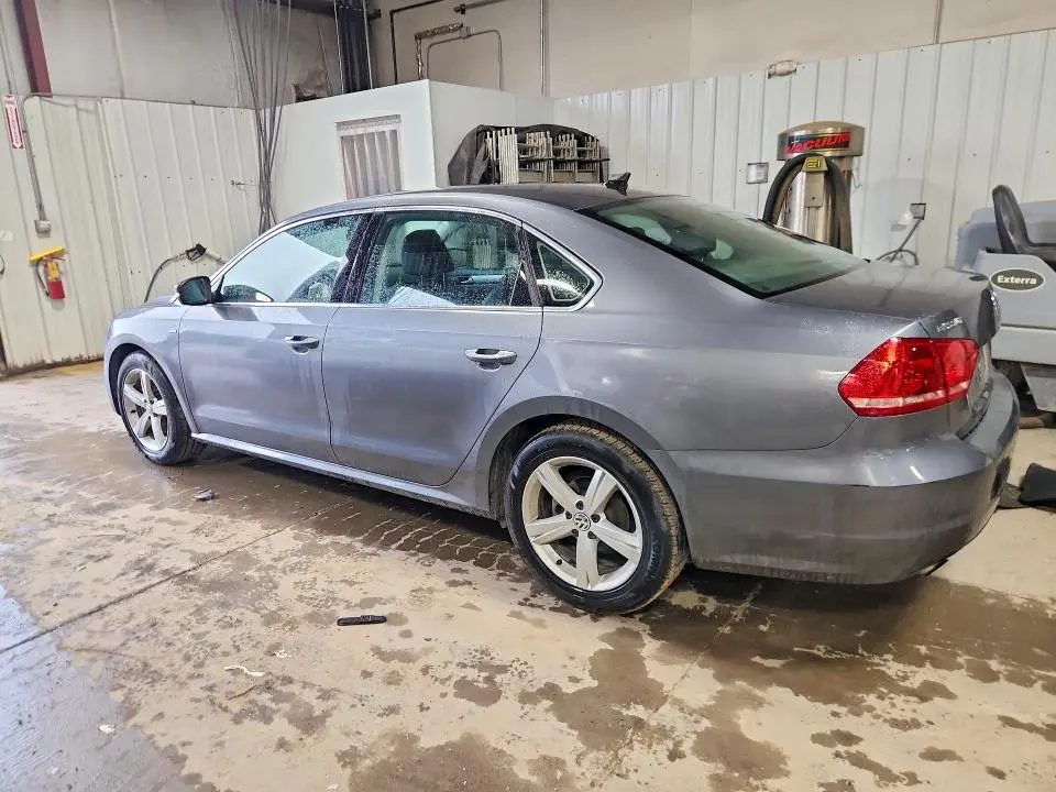 2015 VOLKSWAGEN PASSAT S  